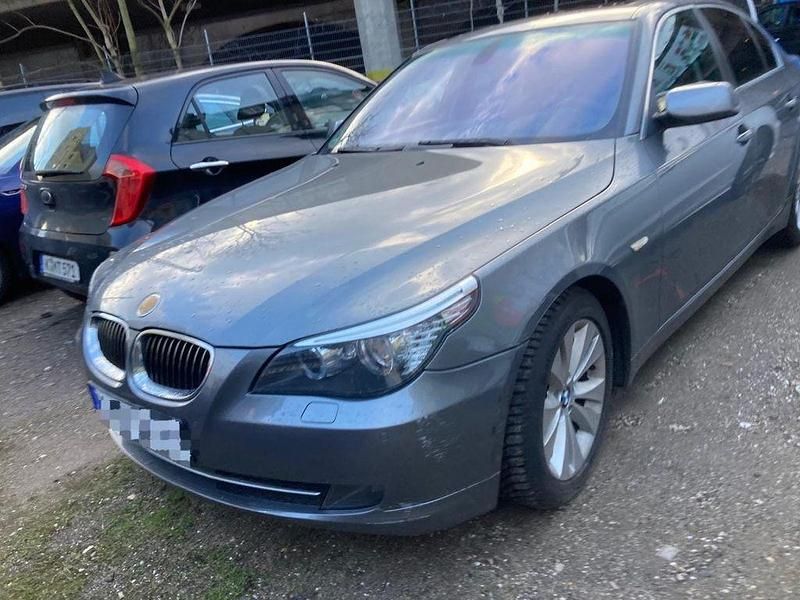 Gebraucht BMW 523 190 PS (139 kW) 2009 Grau Limousine