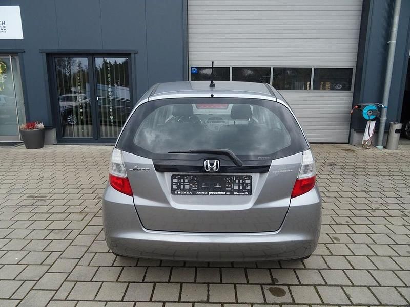 Gebraucht Honda Jazz Trend 90 PS (66 kW) 2010 Silber Kleinwagen