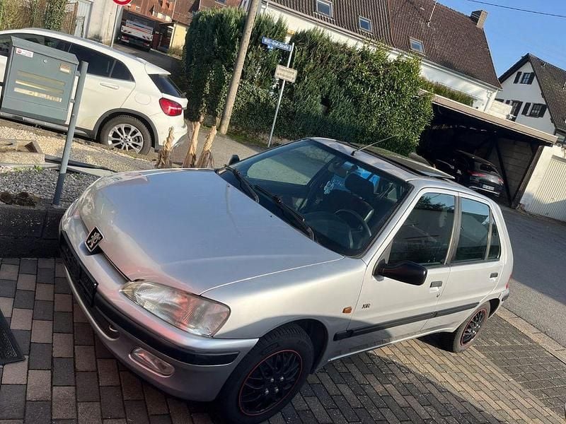 Gebraucht Peugeot 106 75 PS (55 kW) 1997 Silber Kleinwagen