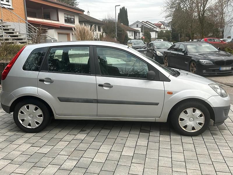 Gebraucht Ford Fiesta 59 PS (43 kW) 2006 Grau Kleinwagen