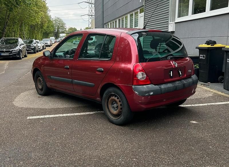 Używany Renault Clio II 58 KM (42 kW) 2001 Czerwony Hatchback