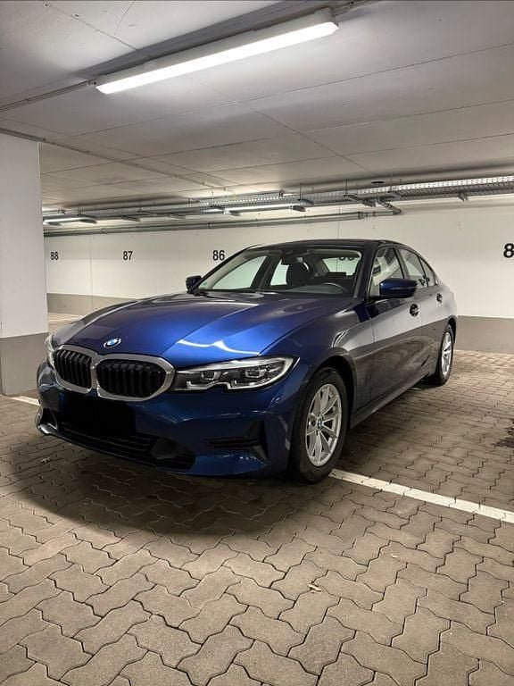 Gebraucht BMW 318 Advantage 150 PS (110 kW) 2019 Blau Limousine