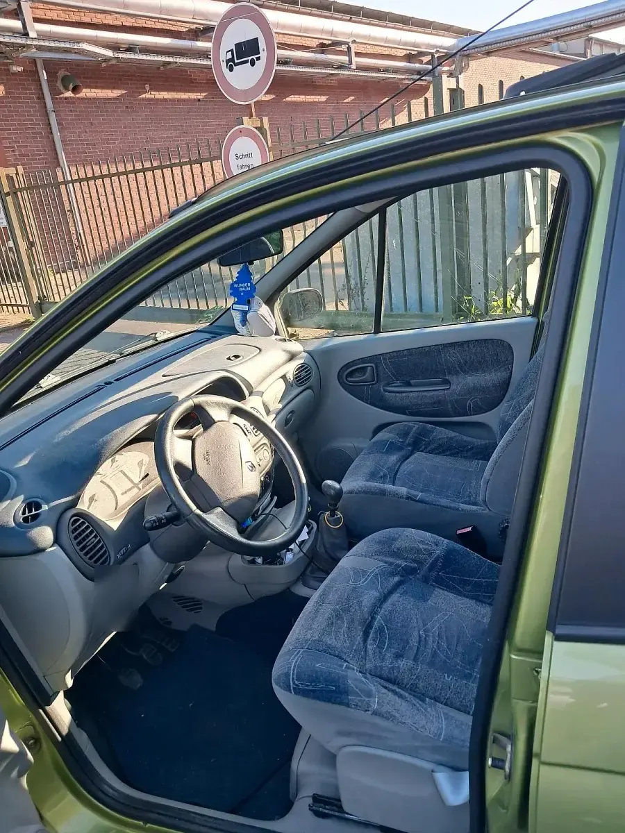 Gebraucht Renault Scénic 107 PS (78 kW) 2000 Grün Van / Kleinbus