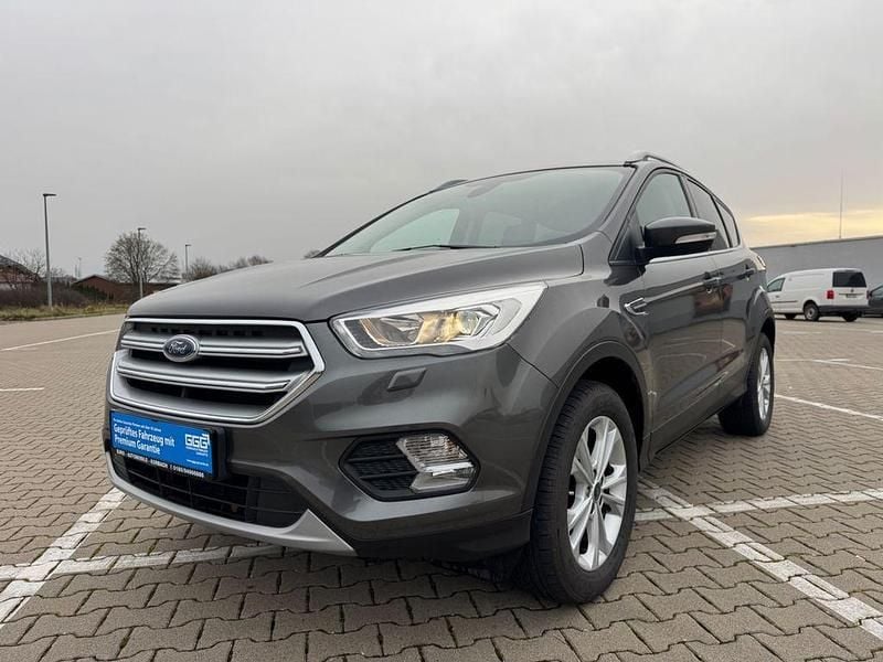 Gebraucht Ford Kuga Titanium 150 PS (110 kW) 2017 Grau SUV