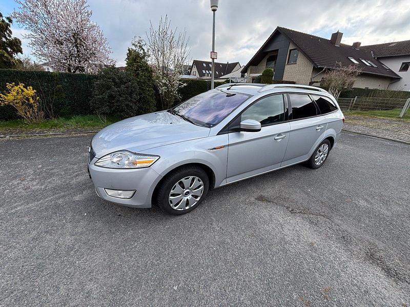 Gebraucht Ford Mondeo 140 PS (102 kW) 2010 Silber Kombi