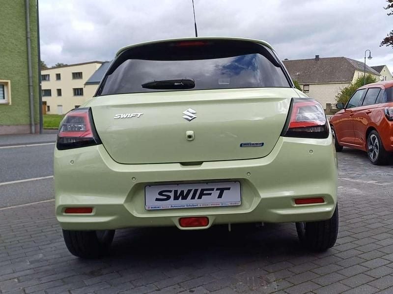 Neu Suzuki Swift Comfort 83 PS (61 kW) 2025 Cool yellow met. Kleinwagen