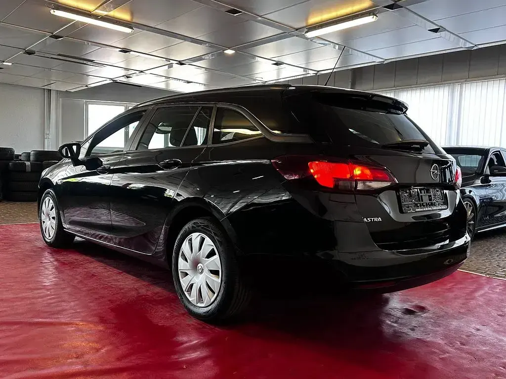 Używany Opel Astra Edition 110 KM (80 kW) 2021 Czarny Kombi