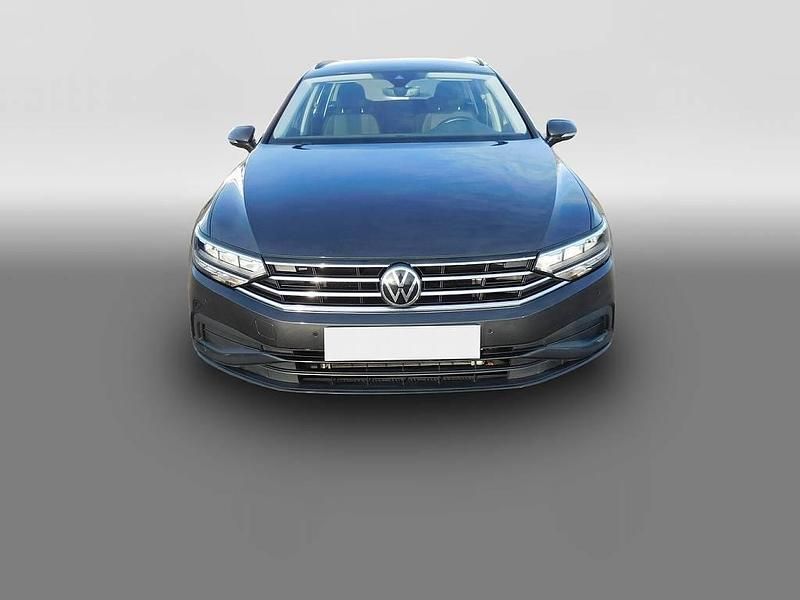 Gebraucht VW Passat 150 PS (110 kW) 2022 Grau Kombi