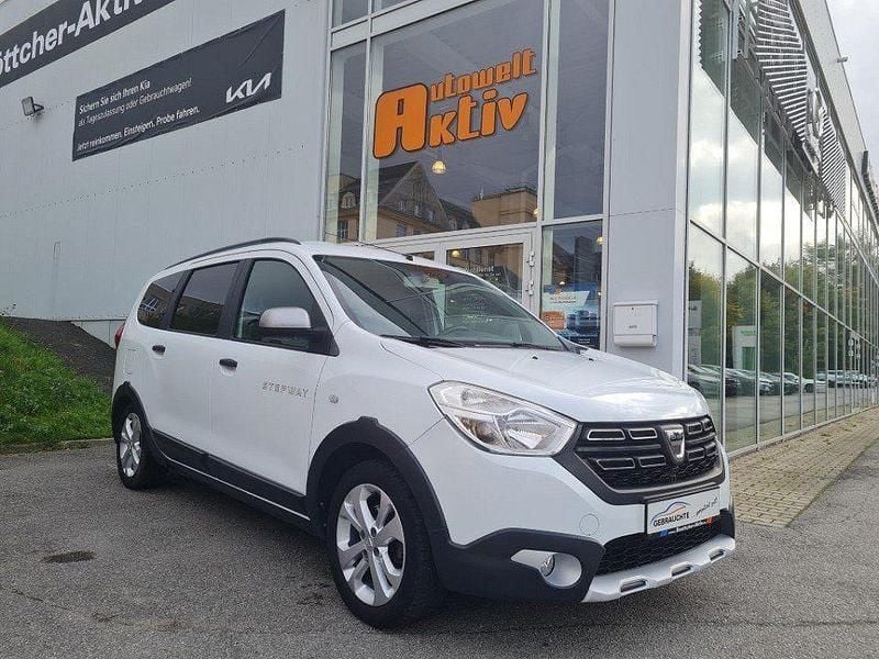 Weiss Gebraucht 2019 Dacia Lodgy Basis Van / Kleinbus | 15.990 € (Teuer) - Bild 1/4