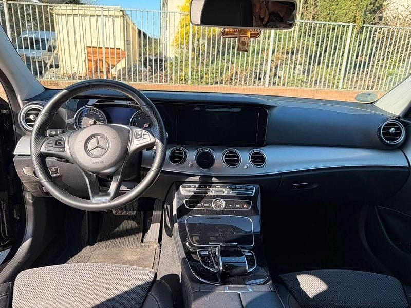 Second-hand Mercedes E220 194 CP (142 kW) 2018 Negru Berlinǎ