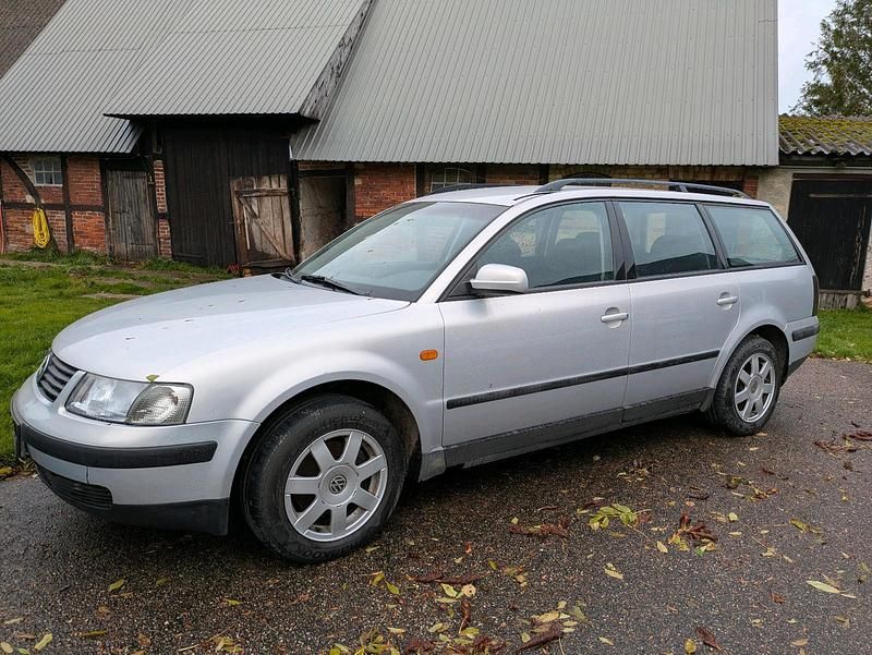 Silber Gebraucht 1997 VW Passat Kombi | 1.000 € (Guter Preis) - Bild 1/4