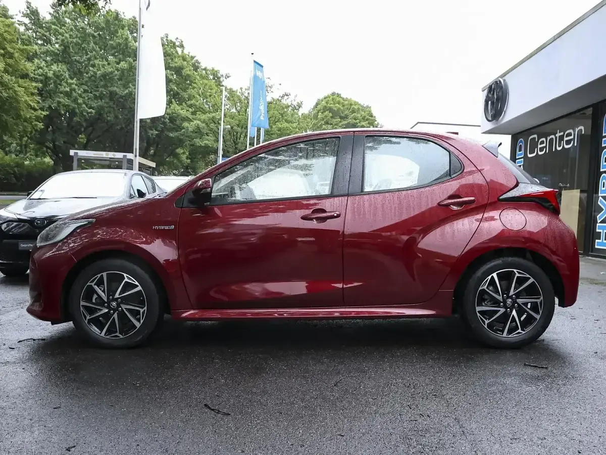 Gebraucht Toyota Yaris Basis 116 PS (85 kW) 2020 Tokiorot perleffekt Kleinwagen