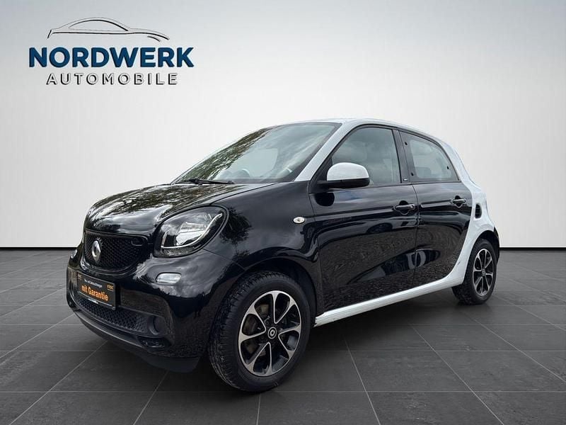 Schwarz Gebraucht 2014 Smart ForFour Passion Limousine | 6.650 € (Fairer Preis) - Bild 1/4