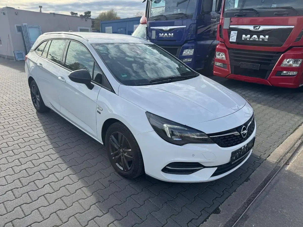 Używany Opel Astra 122 KM (89 kW) 2020 Biały Kombi
