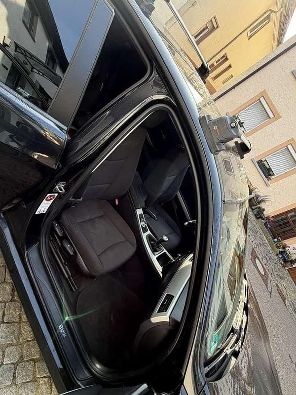 Gebraucht BMW 318 143 PS (105 kW) 2011 Limousine