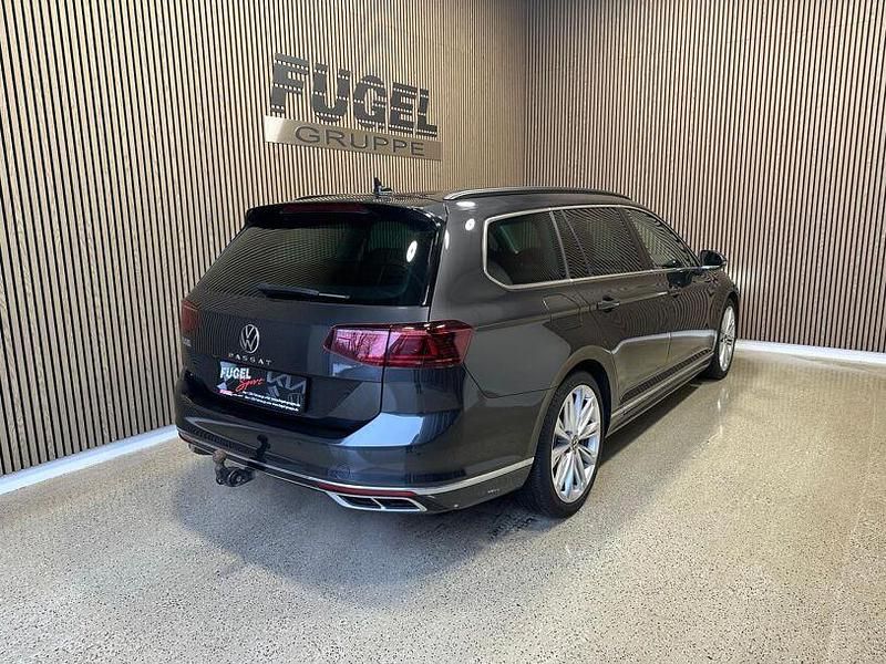 Gebraucht VW Passat R-line 190 PS (139 kW) 2022 Mangangrau metallic Kombi