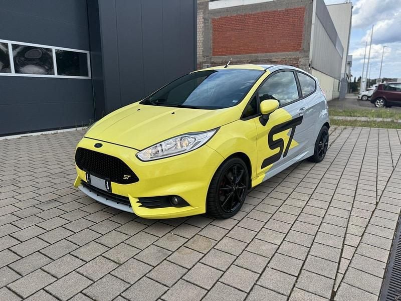 Grau Gebraucht 2016 Ford Fiesta ST200 Kleinwagen | 8.250 € (Superpreis) - Bild 1/4