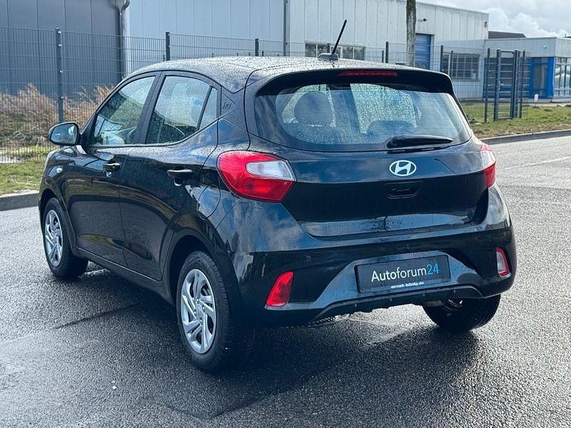 Gebraucht Hyundai i10 Select 63 PS (46 kW) 2025 Schwarz Kleinwagen