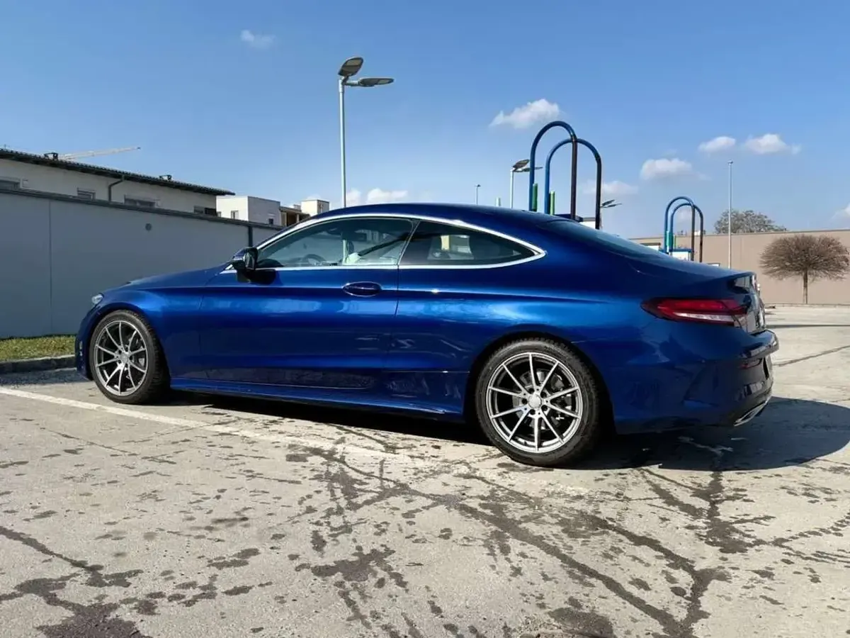 Gebraucht Mercedes C180 AMG line 156 PS (114 kW) 2019 Blau Coupé
