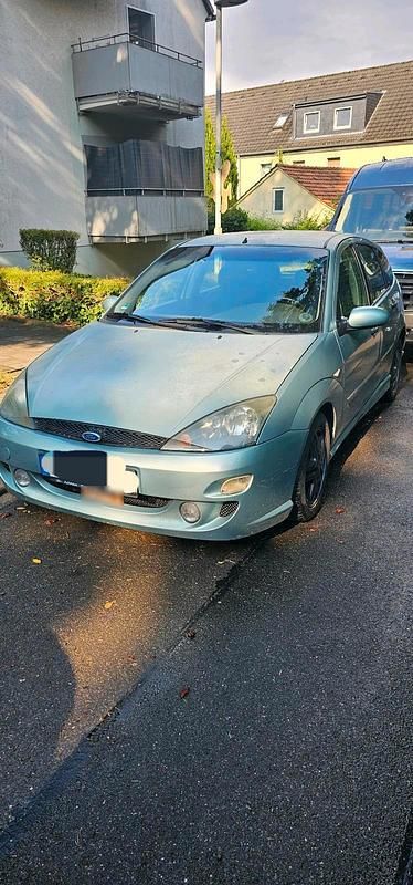 Second-hand Ford Focus 115 CP (84 kW) 1999 Albastru Hatchback
