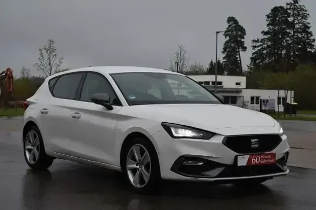 Gebraucht Seat Leon FR-Line 150 PS (110 kW) 2023 Weiß Limousine