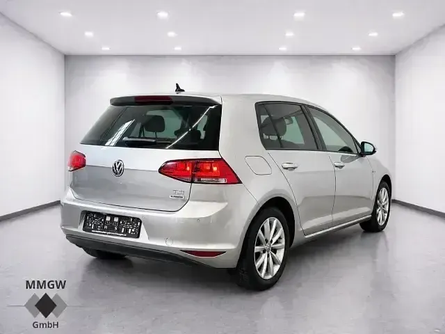 Gebraucht VW Golf VII LOUNGE 86 PS (63 kW) 2016 Silber Limousine