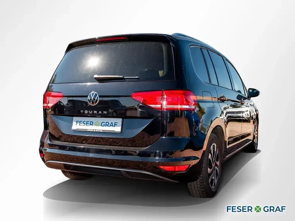 Używany VW Touran Active 150 KM (110 kW) 2023 Czarny Minivan