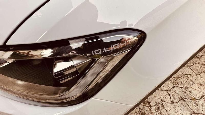 Weiß Gebraucht 2023 VW T-Roc R-line SUV | 24.500 € (Fairer Preis) - Bild 1/4