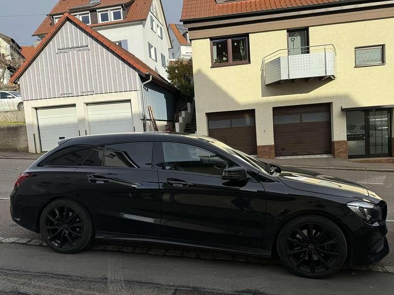 Schwarz Gebraucht 2017 Mercedes 220 Sport Kombi | 17.590 € - Bild 1/4