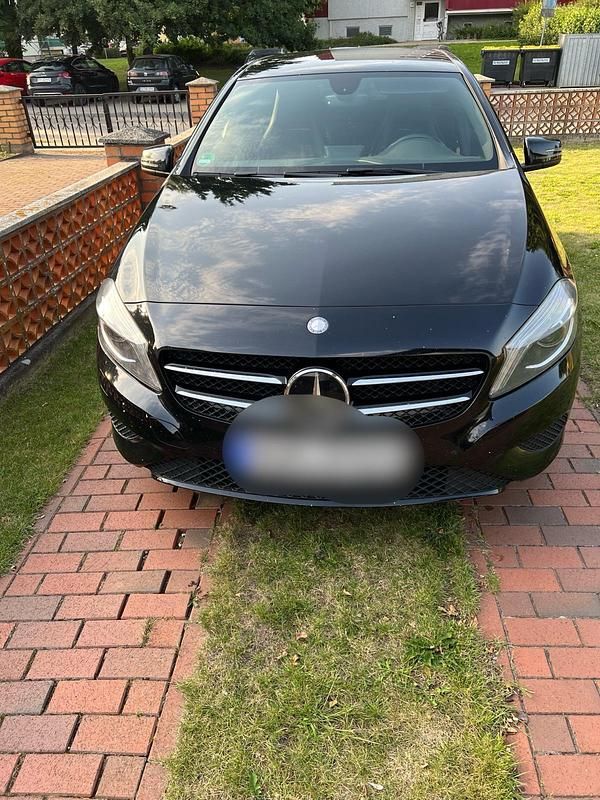 Schwarz Gebraucht 2013 Mercedes A220 Limousine | 9.500 € (Superpreis) - Bild 1/4