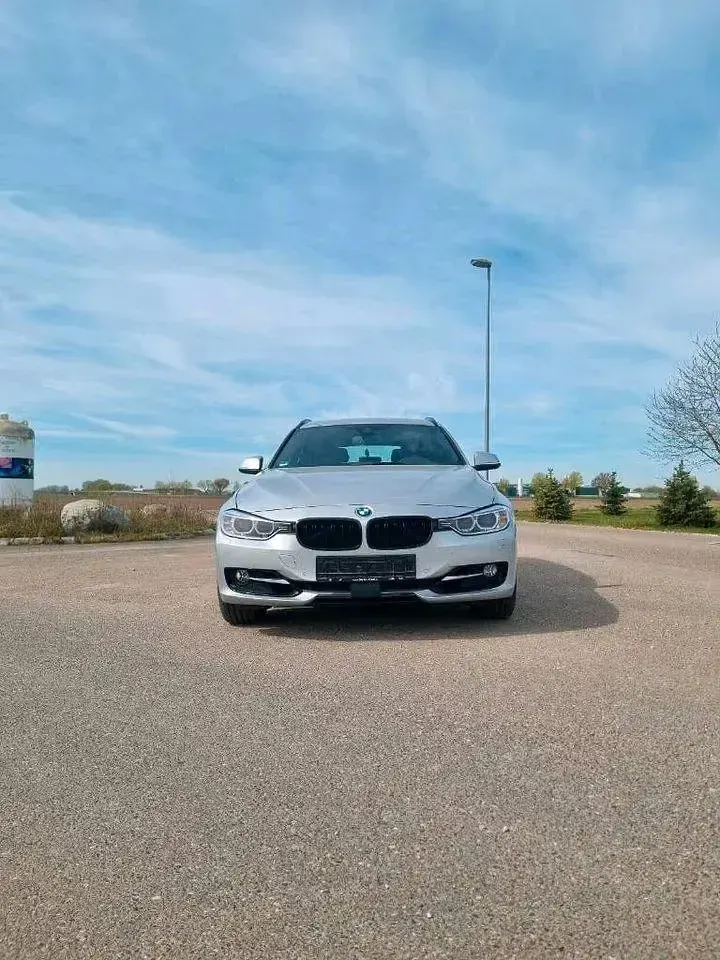 Gebraucht BMW 330 Comfort Edition 258 PS (189 kW) 2014 Silber Kombi