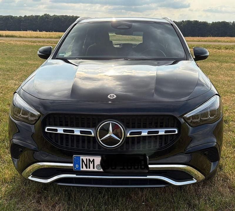 Schwarz Gebraucht 2023 Mercedes GLA220 SUV | 41.100 € (Guter Preis) - Bild 1/4