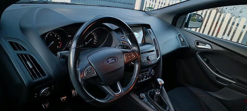 Gebraucht Ford Focus ST-Line 125 PS (91 kW) 2018 Weiß Kombi