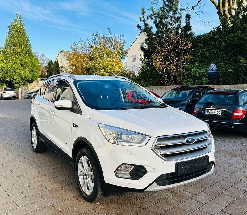 Weiß Gebraucht 2019 Ford Kuga Titanium SUV | 15.900 € (Fairer Preis) - Bild 1/4