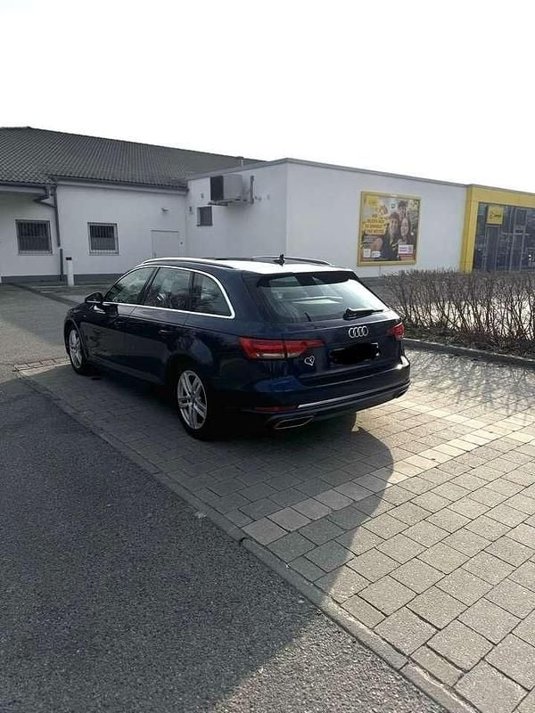 Second-hand Audi A4 S-Line 190 CP (139 kW) 2019 Albastru Break
