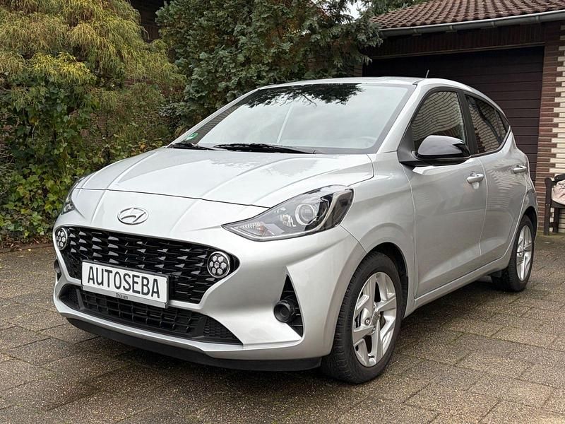 Gebraucht Hyundai i10 GO! 67 PS (49 kW) 2023 Silber Kleinwagen