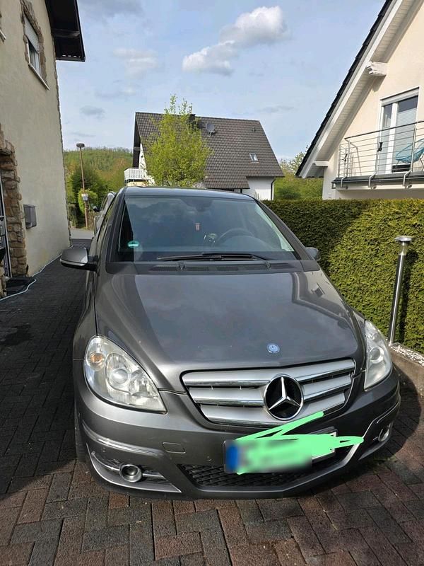 Gebraucht Mercedes B180 109 PS (80 kW) 2009 Grau Van / Kleinbus