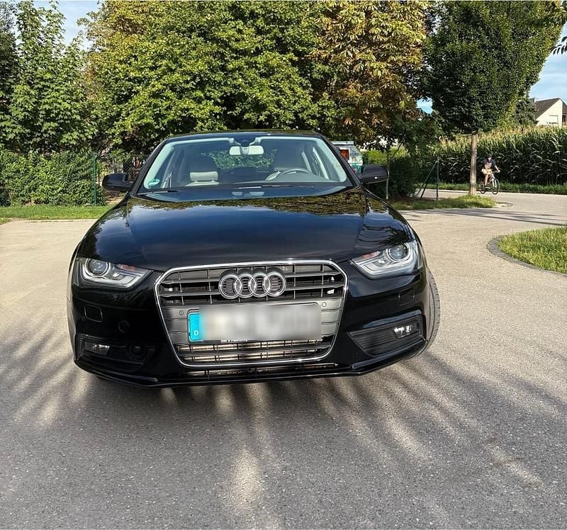 Schwarz Gebraucht 2015 Audi A4 Limousine | 13.200 € (Fairer Preis) - Bild 1/4