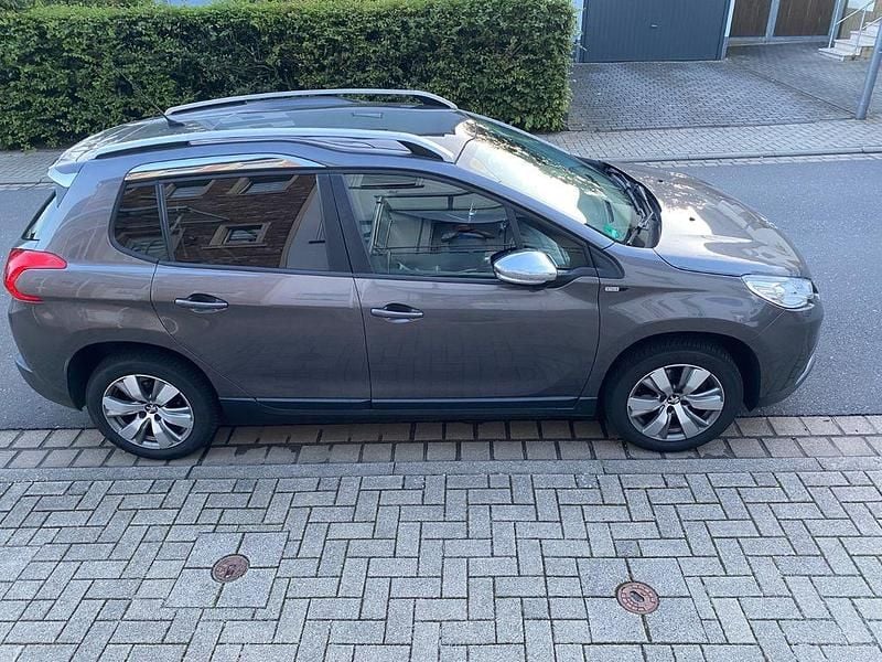 Grau Gebraucht 2015 Peugeot 2008 Style SUV | 6.250 € (Superpreis) - Bild 1/4