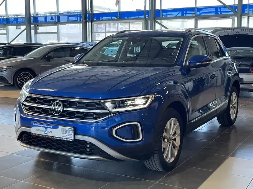 Gebraucht VW T-Roc IQ Drive 150 PS (110 kW) 2023 Blau SUV