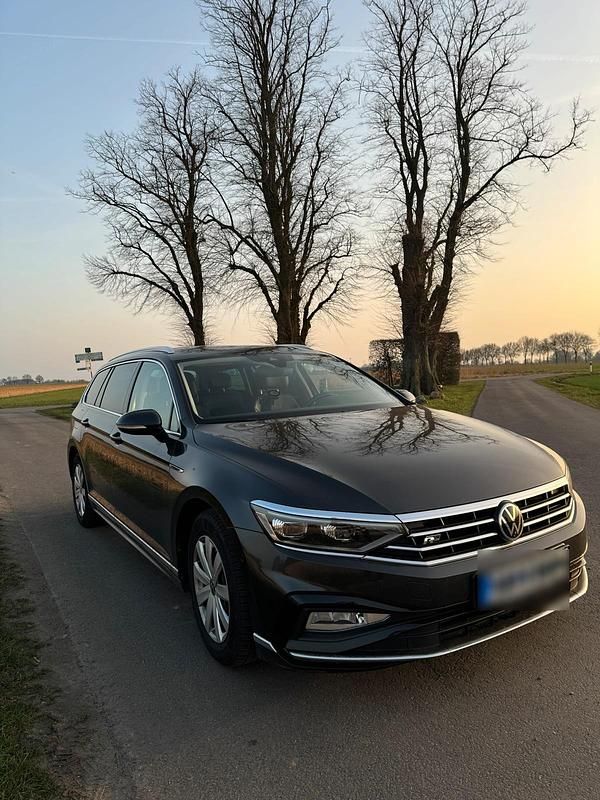 Gebraucht VW Passat R-line 200 PS (147 kW) 2020 Grau Kombi
