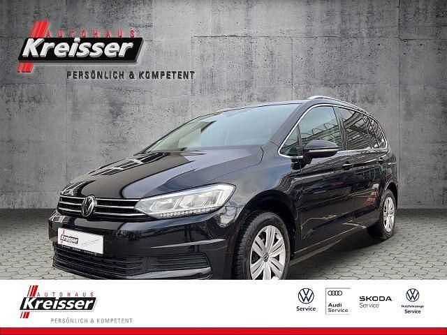 Schwarz (deep black perleffekt) Gebraucht 2023 VW Touran Comfortline Van / Kleinbus | 34.890 € (Teuer) - Bild 1/4