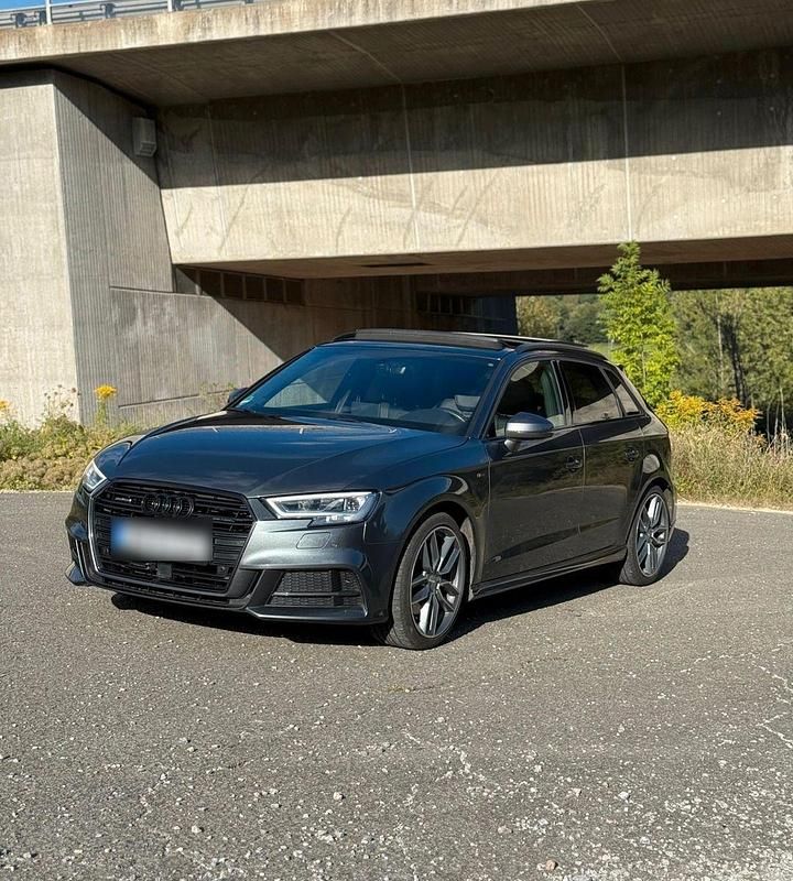 Grau Gebraucht 2020 Audi A3 Sportback S-Line Kleinwagen | 20.990 € (Guter Preis) - Bild 1/4