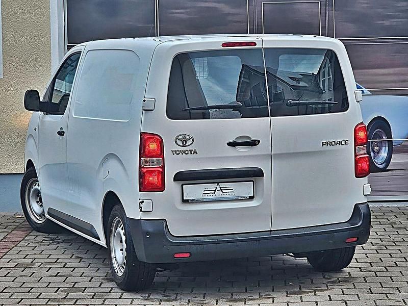 Gebraucht Toyota Proace Comfort 95 PS (69 kW) 2017 Weiß Van / Kleinbus