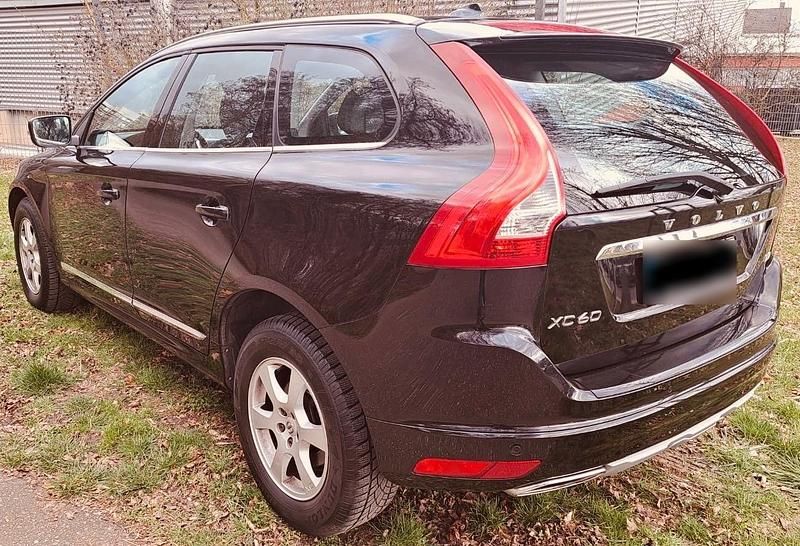 Second-hand Volvo XC60 190 CP (139 kW) 2016 Negru SUV