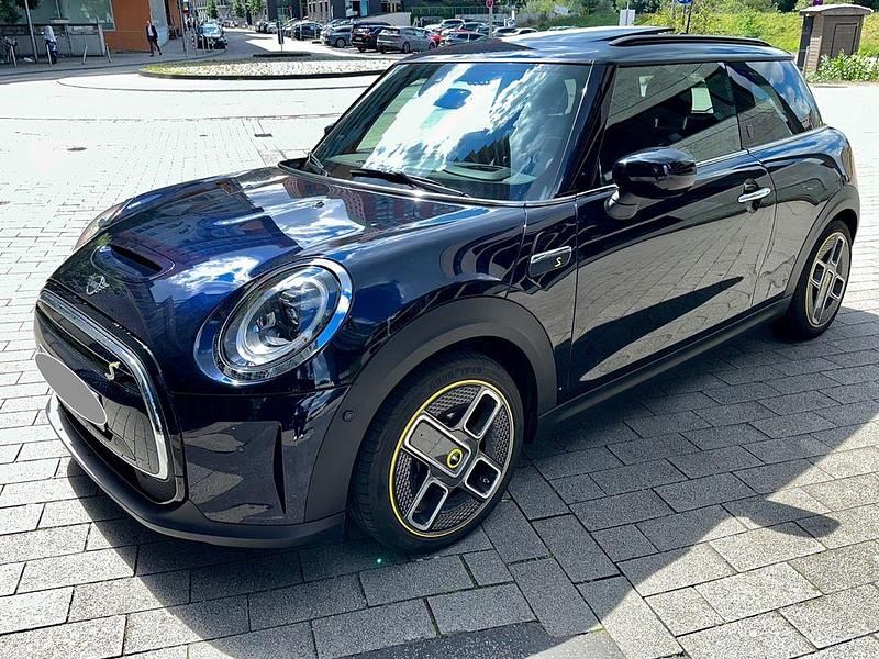 Schwarz Gebraucht 2021 Mini Cooper SE Kleinwagen | 19.360 € (Fairer Preis) - Bild 1/4