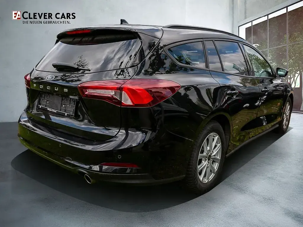 Używany Ford Focus Cool & Connect 125 KM (91 kW) 2022 Czarny Kombi