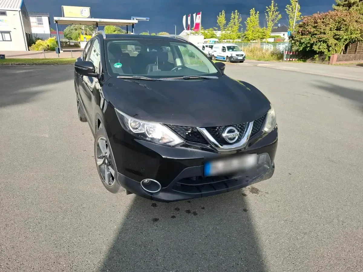 Gebraucht Nissan Qashqai 116 PS (85 kW) 2017 Schwarz SUV