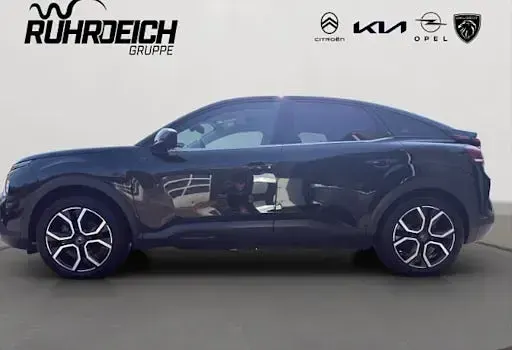 Używany Citroën e-C4 Shine 100 kW (136 KM) 2022 Czarny Sedan/Limuzyna