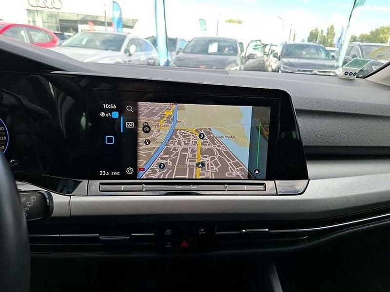 Gebraucht VW Golf VIII Life 150 PS (110 kW) 2022 Weiß Kombi